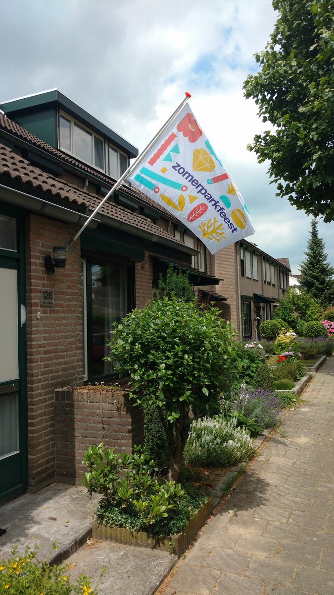 <a href="/zomerparkfeest/">Zomerparkfeest</a> <a href="/PlusBenders/">Plus Benders</a>  hij hangt.