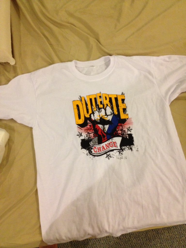 Transitゲストハウス 留学サポート A Twitteren フィリピンのドナルドトランプと形容される 新大統領duterteのtシャツ をお土産にいかがですか 笑 白と黒 5デザインほど売ってました ちなみにuniqloのジョリビーtシャツ新デザインはジョリビー感ゼロ Transitゲストハウス 留学サポート A Twitteren フィリピンのドナルドトランプと形容される 新大統領duterteのtシャツ をお土産にいかがですか 笑 白と黒 5デザインほど売ってました ちなみにuniqloのジョリビーtシャツ新デザインはジョリビー感ゼロ