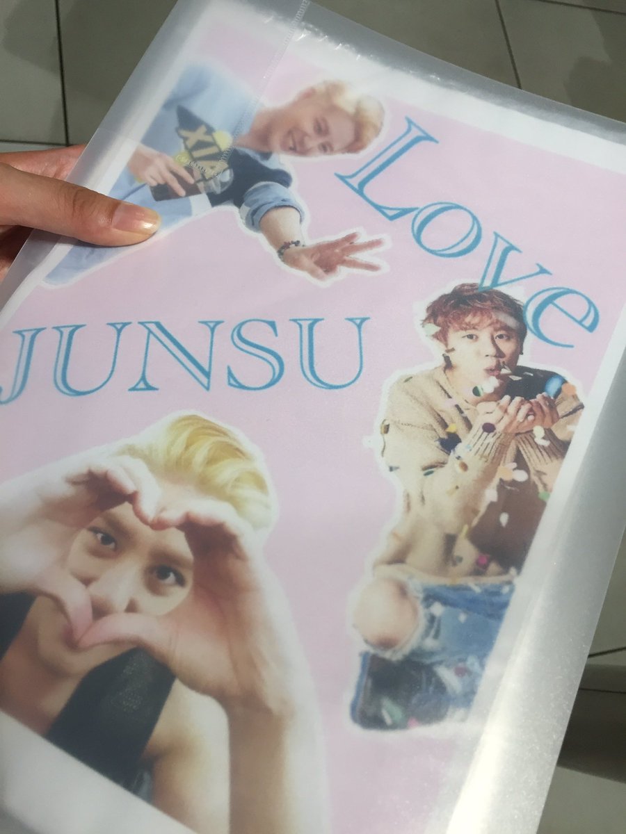 rumion2704's tweet photo. 2階席からのジーニー。
みんなが応援してくれました。
ジュンスがそれに応えてくれました。
自分の事みたいに喜んでくれる友達がいて。沢山の人が声をかけてくれました。

共に頑張った、なっちゃん。

本当に本当にありがとうございます。 https://t.co/te0vjAgbtw