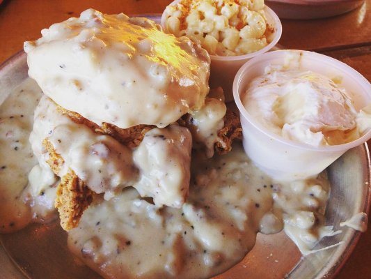 Thanks for the pic of our Nashville Nasty, @eatacrossnashville! Grab yours during brunch - starts at 9. #edleysbbq