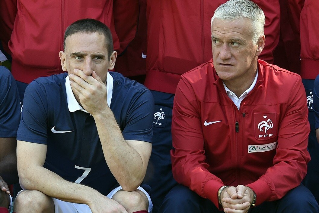 TomEstDrole's tweet photo. - Eh coach 
- Oui Franck ? 
- Jai peté sa pue 
- Ntm Franck Tôut le monde nous regarde ! https://t.co/XnYDfAjL7v
