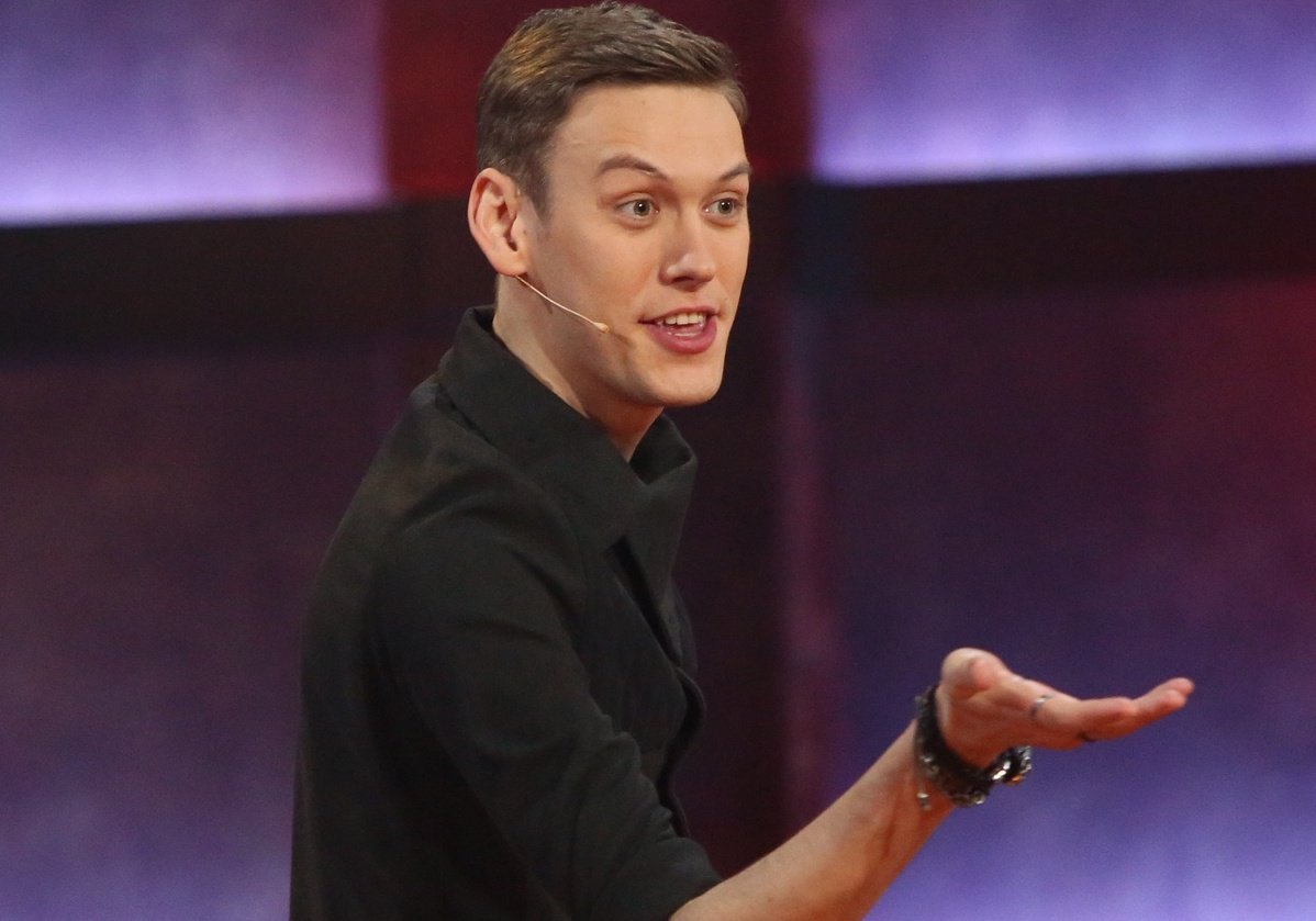 Импровизация шастун порезался. Импровизация шастун порезался. Шастун 2022. Импровизация шастун порезался. Импровизация батон шастун.