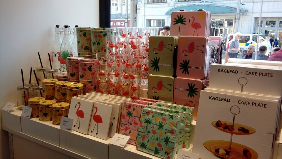 Our #flamingo found #paradise whilst #shopping in @FlyingTigerCph #Reading! #AliceInWonderland #retailtherapy