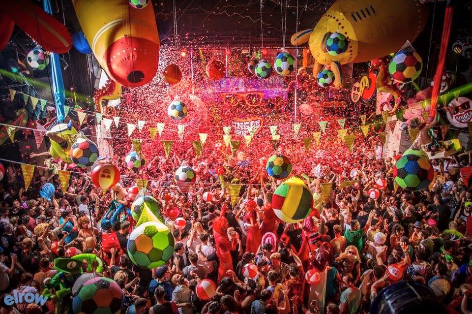 fabrikdiscoteca's tweet photo. Qué es lo que más te apetece vivir ?? Responde &amp; gana la doble !! 
a) 14 horas de festival 
b) Bailar bajo el Sol https://t.co/SiblV6ZlNL