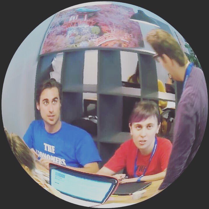 StartUsInsights's tweet photo. Our CEO @DavidRPrasser mentoring one of 11 teams at #materialsHACK #hackathon https://t.co/6BMB0kj2hh