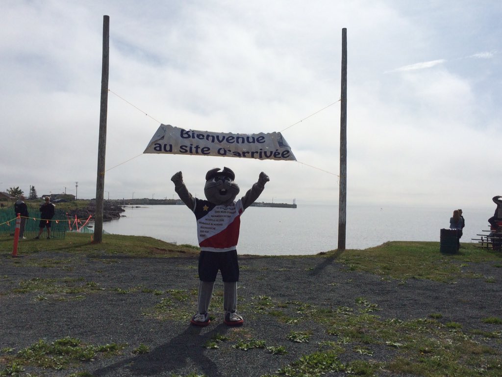 Acajoux est à l'arrivée des bâteaux au festival des rameurs! #yfaitbeau