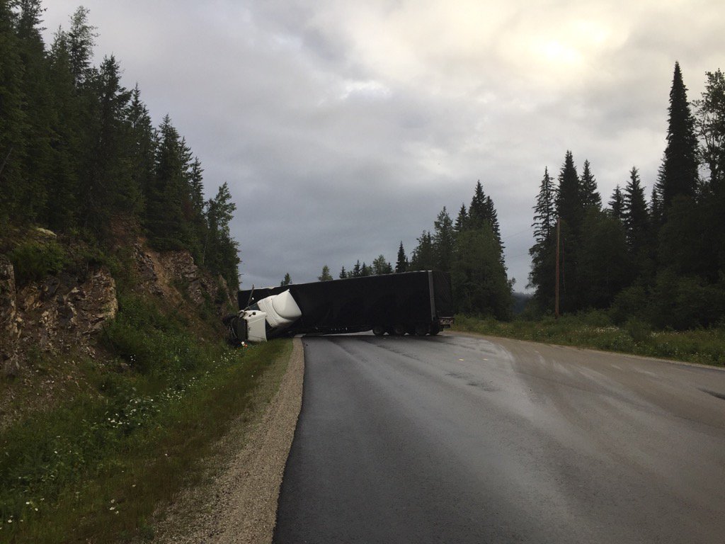 tendayic's tweet photo. @CBCTrending: Big semi crashed just on Highway 5, just outside of Blue River, BC heading South. https://t.co/JzWVOuOa0s