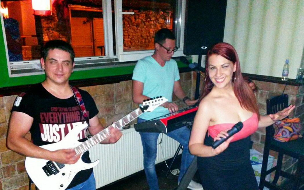 PsihicPjeeeva's tweet photo. #VisClub #live sinoćke u #Višegrad #Retro https://t.co/h8r5xuIjEQ
