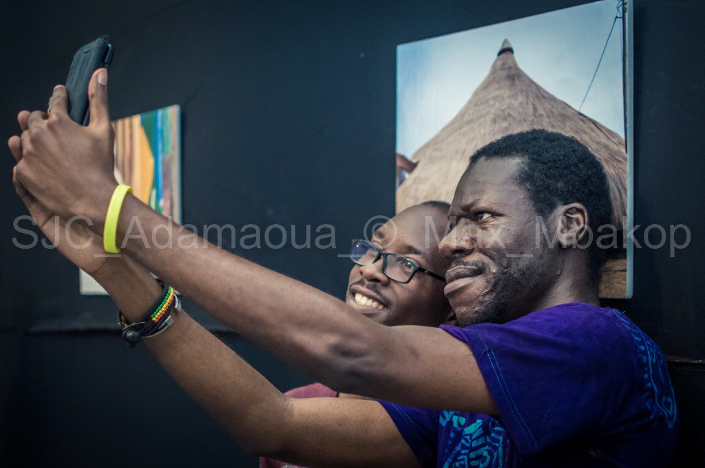 yassiB_enretaP's tweet photo. Prendre un selfie en photo, c'est aussi de l'art #ADAMAWA2016 https://t.co/BQP1qlkLI5