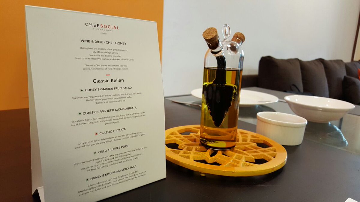ExplrLifeTrvlng's tweet photo. And we are on! Tweeting live from Startup House! Chefs are here...Tables are prepared! #DinewithStartupFounders https://t.co/9RgXS5WZQY