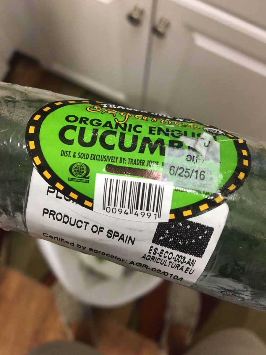 gaguillen's tweet photo. El clásico pepino inglés de España... ¿Cómo se llama esto allí? ¿Pepino holandés? ¿Pepino Almería? #GlobalConFusion https://t.co/UZ8RPFfOCL