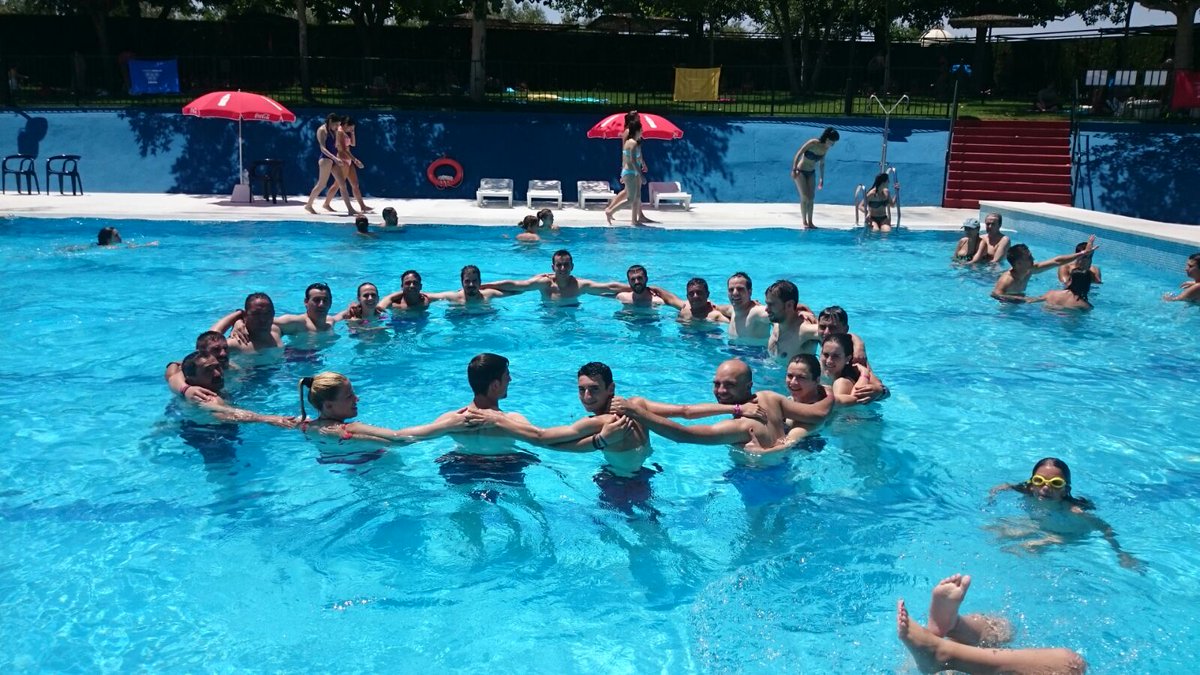arcuceros's tweet photo. @OlimpiadasR Aquí nuestro aro Olímpico más refrescante.Disfrutando en el descanso #OlimpiadasRurales2016 #arcuceros https://t.co/lUSpCFULAG
