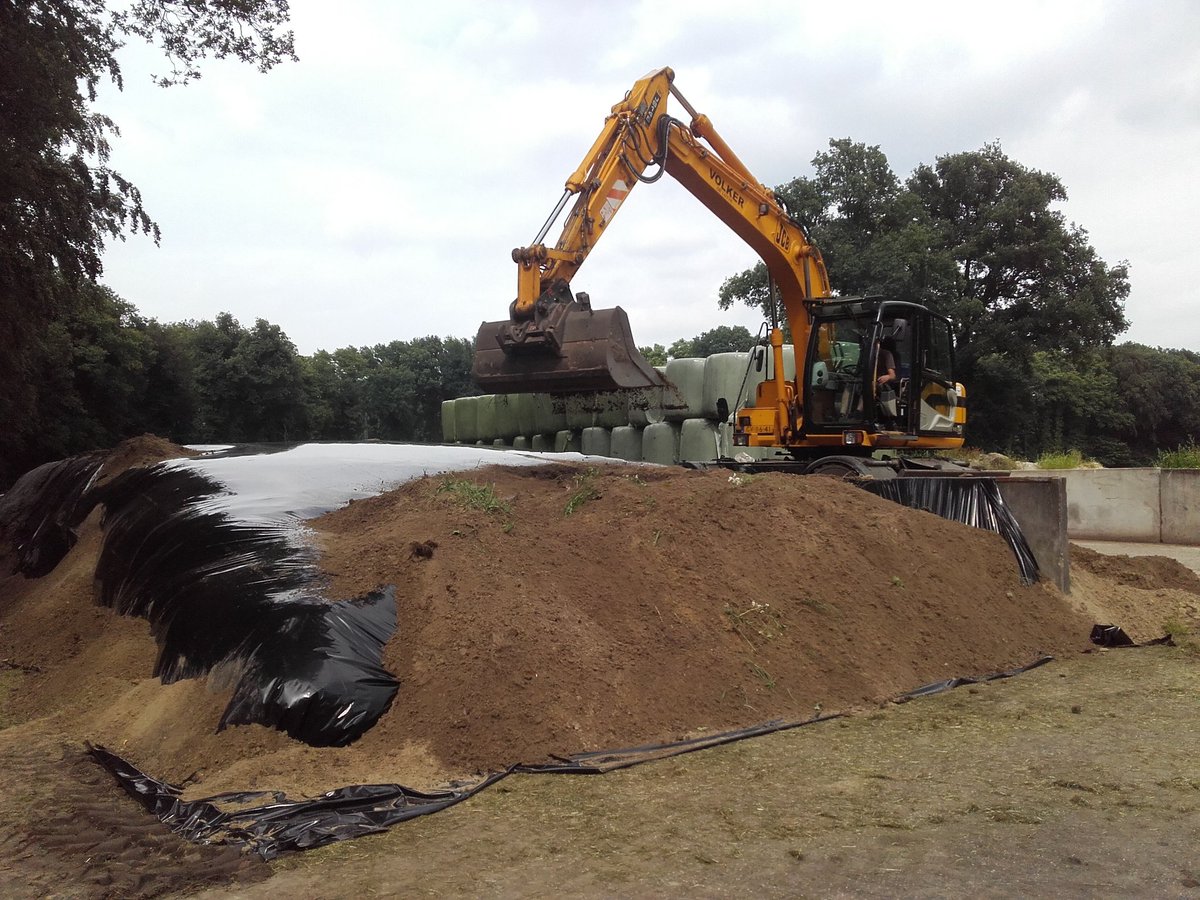 MartinOldenhof's tweet photo. En t zand erop en klaar is de graskuil voor t winter @VolkerBV https://t.co/tRrbILxVPL