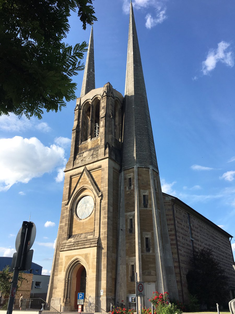 riconeitzel's tweet photo. #batman #church #kirche #Wรผrzburg @benmarks @Quiricia #mhlej16 #rightNow #hashtagsOnly https://t.co/qlAvLXu3Ue