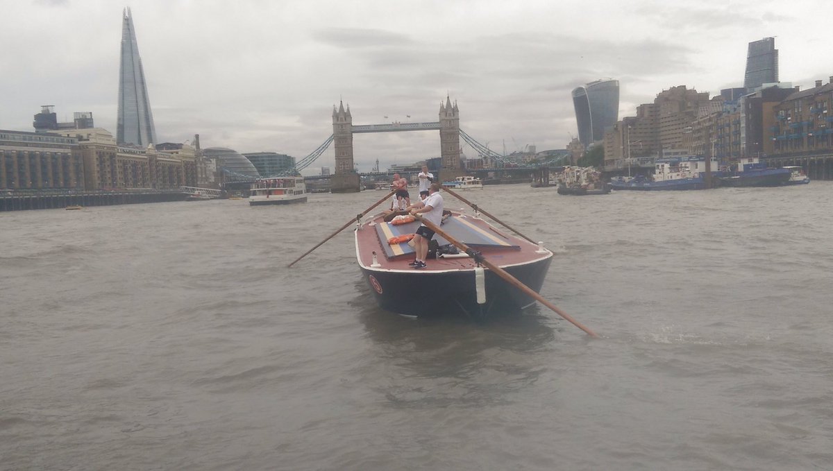 LondonPortAuth's tweet photo. Team PLA in the @ThamesBargeD Race today. Congrats team on the win: Darren, Billy, Tony, Paul and Charlie #Thames https://t.co/hgCctyIdze