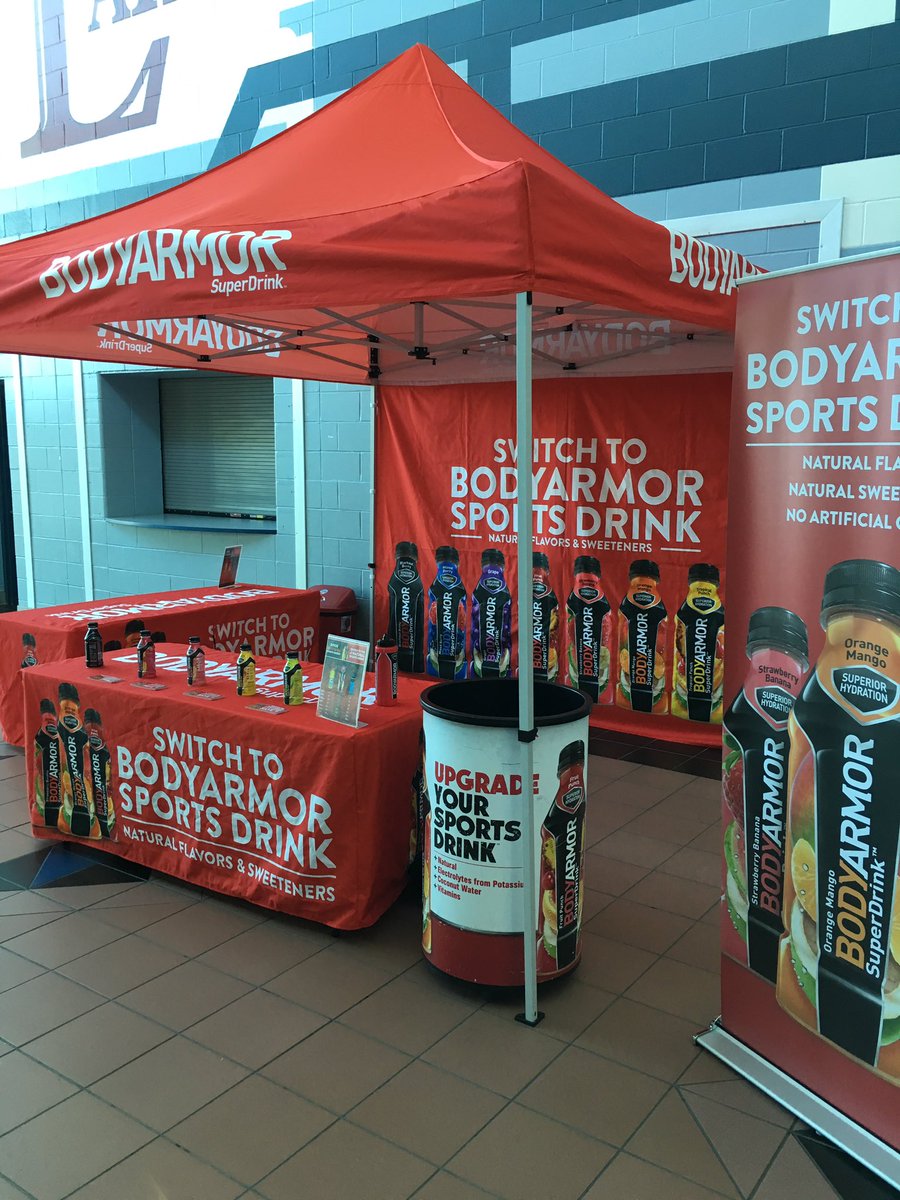 Hoop_Recruit_'s tweet photo. Big shoutout to @DrinkBODYARMOR for providing all-natural hydration to our athletes today! #switch2natural https://t.co/2WluYdsa19