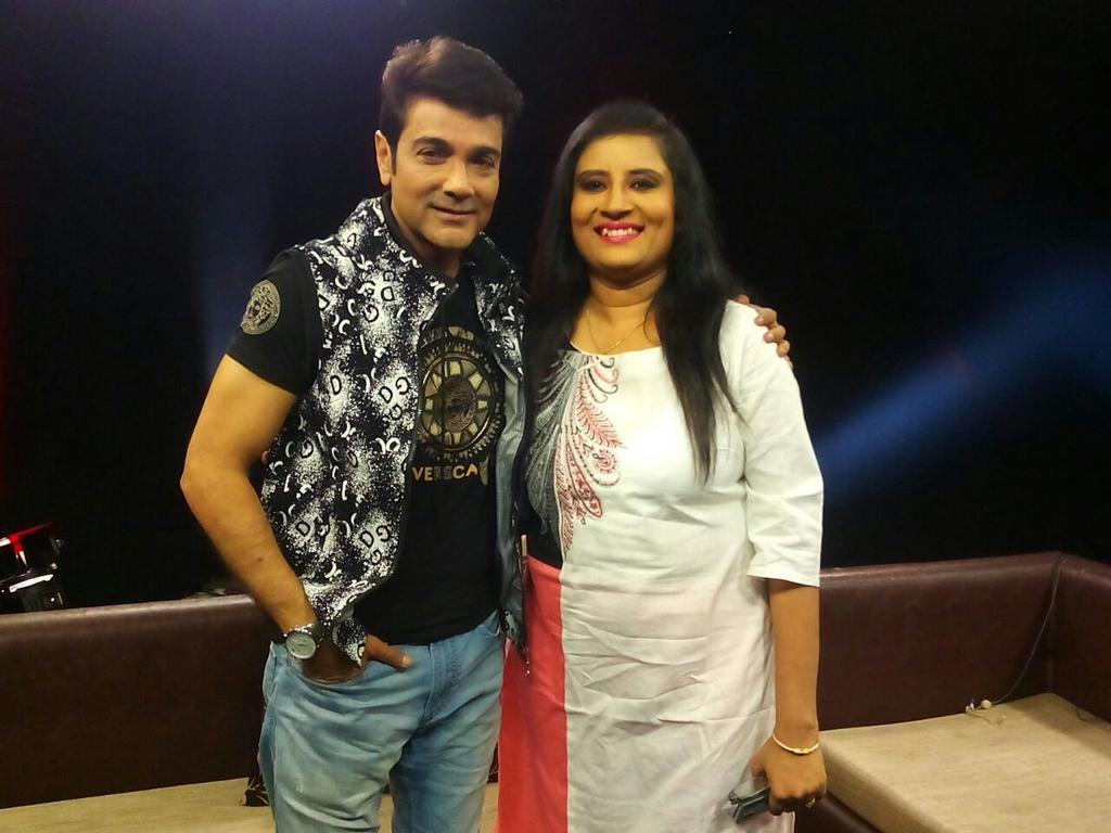 4d4c28c24bd545c's tweet photo. Mukhomukhi Prosenjit aar tnar Khawto.....kal 7.30 pm, 24 ghantay. @VenkateshFilms @prosenjitbumba @24ghantaonline https://t.co/25hNBGASpr