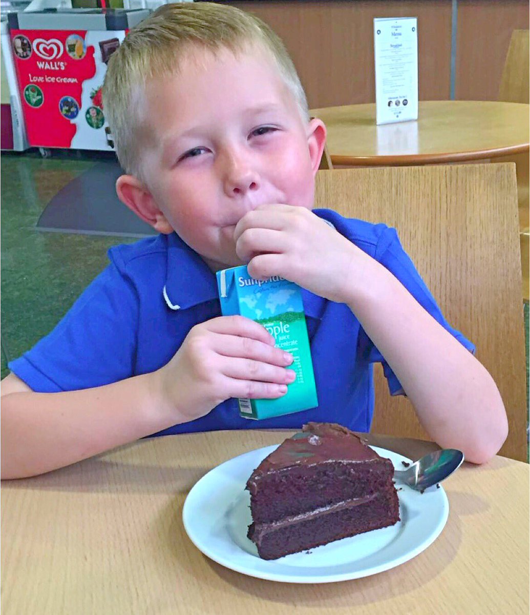 AndrewTCraven's tweet photo. Cayden enjoying a Saturday afternoon snack! #butterwouldntmelt #wereisthecream #chocolatecake https://t.co/RnNgygU5nB