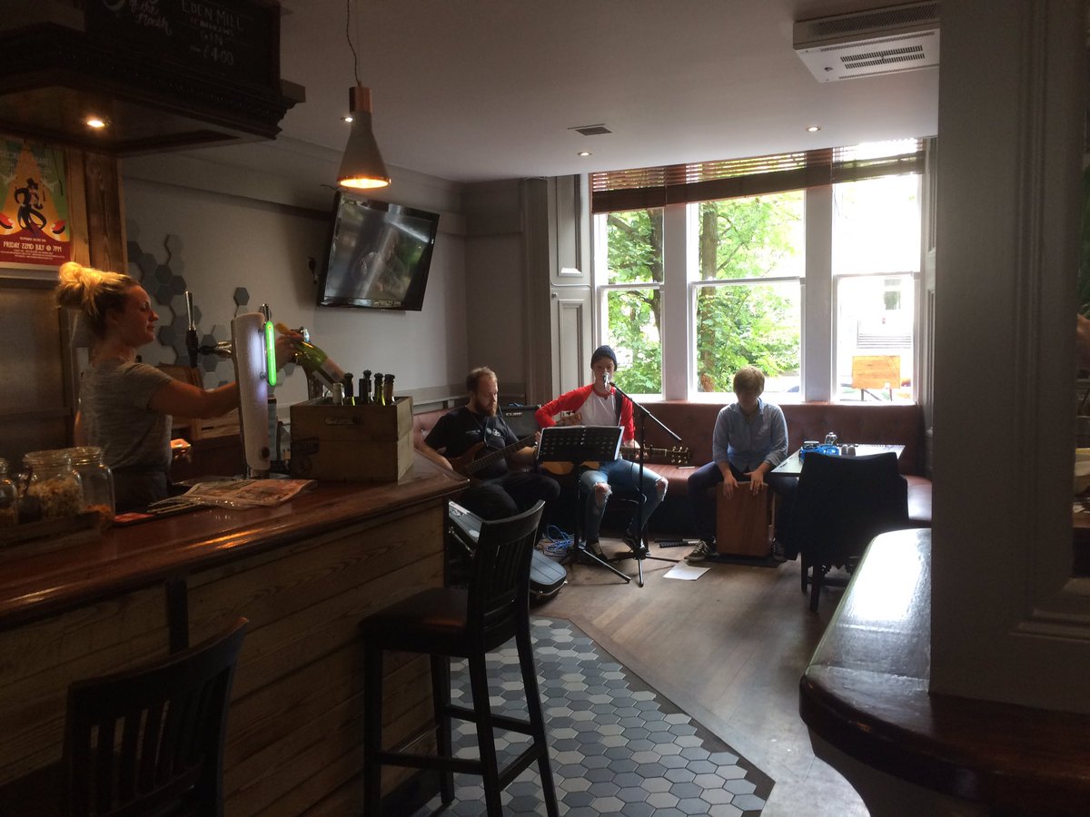 @SAEGlasgow students Peter and Lizzie playing with their band <a href="/themagpiesuk/">The Magpies</a> in <a href="/McPhabbs/">McPhabbs</a> :-) <a href="/SAEinstituteUK/">SAE Institute UK | Creative Media Education</a>