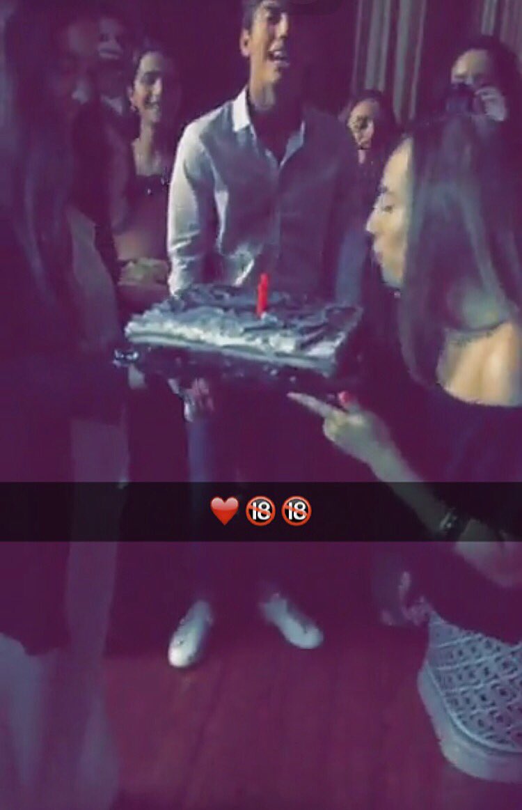 lucia_mr1's tweet photo. Celebrado como te mereces... Felices 18 chiquitina!! Loveu💚💚💚 https://t.co/nkmv0CuKZi