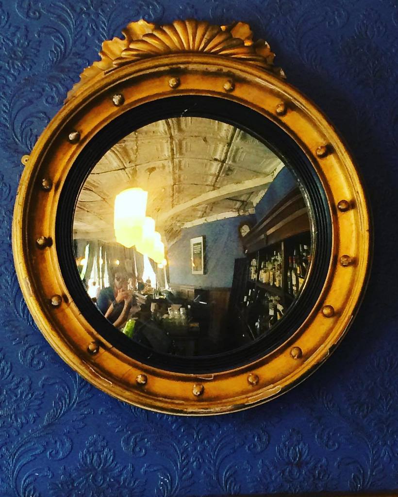 popiadman's tweet photo. #SelfieContra in London acordándome de @javiermoya y @foxyfita #Crackers https://t.co/yy5sqzrirM https://t.co/7XIphixSzu