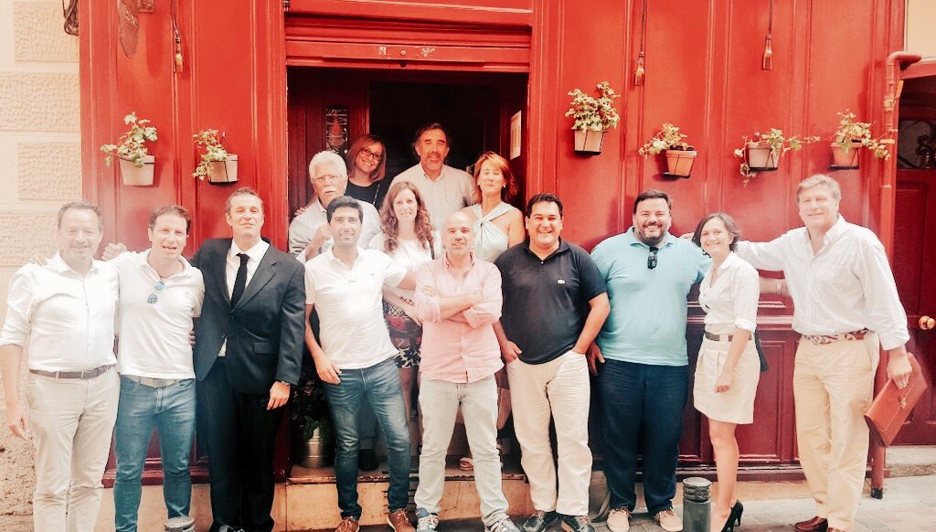innovacionmec's tweet photo. A todos los inscritos en nuestro posgrado! Vuestro claustro en su primera reunión!!! Trabajo en equipo! https://t.co/UsFaycBBmQ
