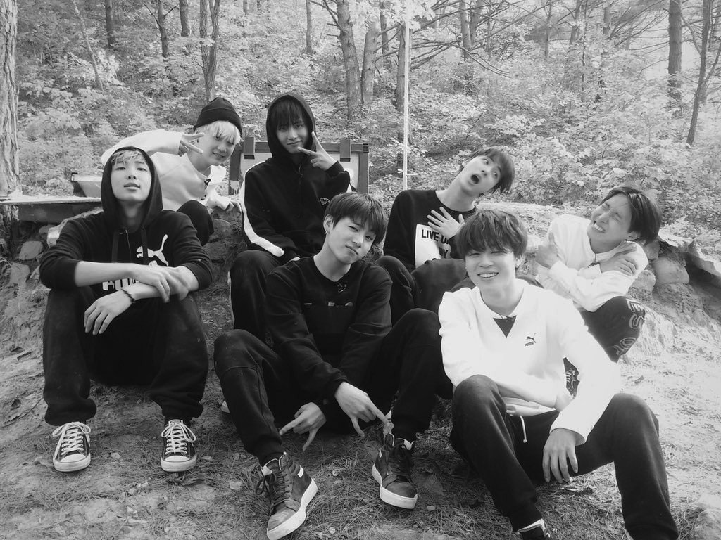 xbangtangirl's tweet photo. #HappyARMYDay #3YearsWithARMY https://t.co/EdJXARCqBY