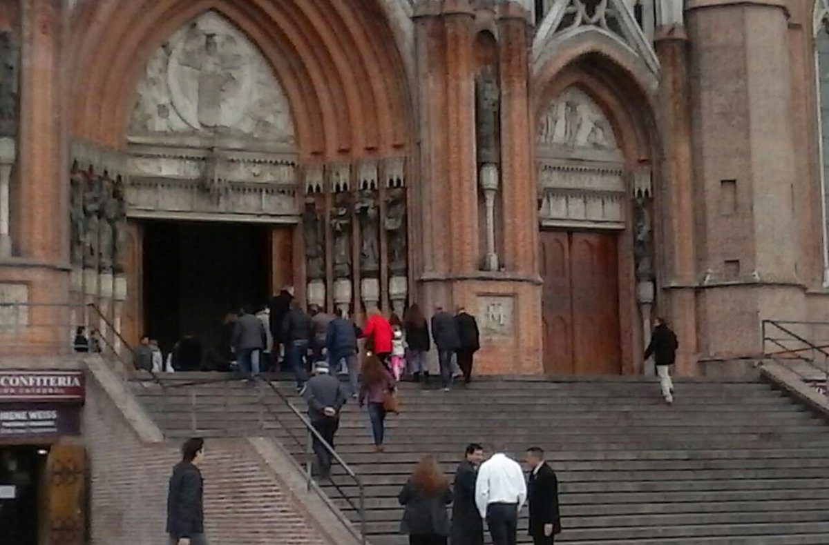 TransitoLP's tweet photo. Colaboramos con el tedeum en la catedral por el vicentenatio. https://t.co/YwfKsh1cMo