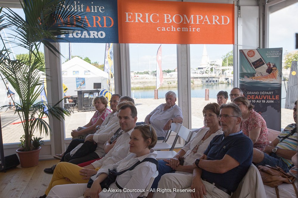 LaSolitaire56e's tweet photo. Belle journée sur le village de la course, c'est le moment d'en profiter ! #SolitaireBompard @LaRochelle_OT https://t.co/APvXsBEZ26
