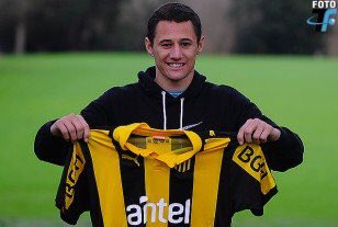 oroycarbon125's tweet photo. "Peñarol es tocar el cielo con las manos" ¡BIENVENIDO CRACK! ¡LA VIDA  P🔶R  L⚫️S C🔶L⚫️RES! https://t.co/vVBcjP7o4W