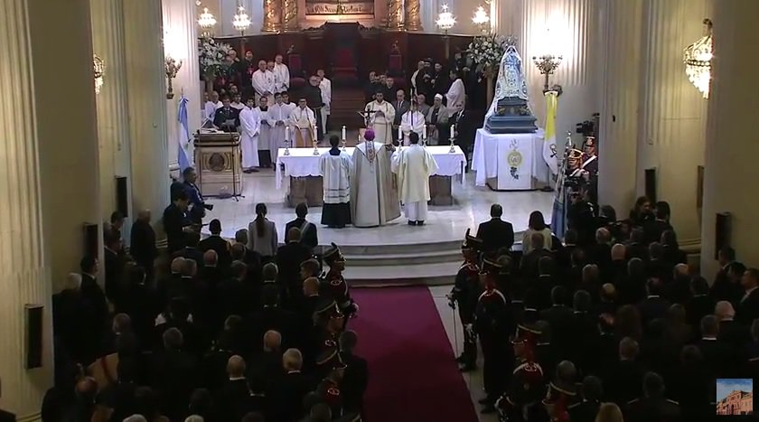 Bicentenario_16's tweet photo. Solemne Tedeum en la Catedral de Tucumán https://t.co/4lqNOUFsvO