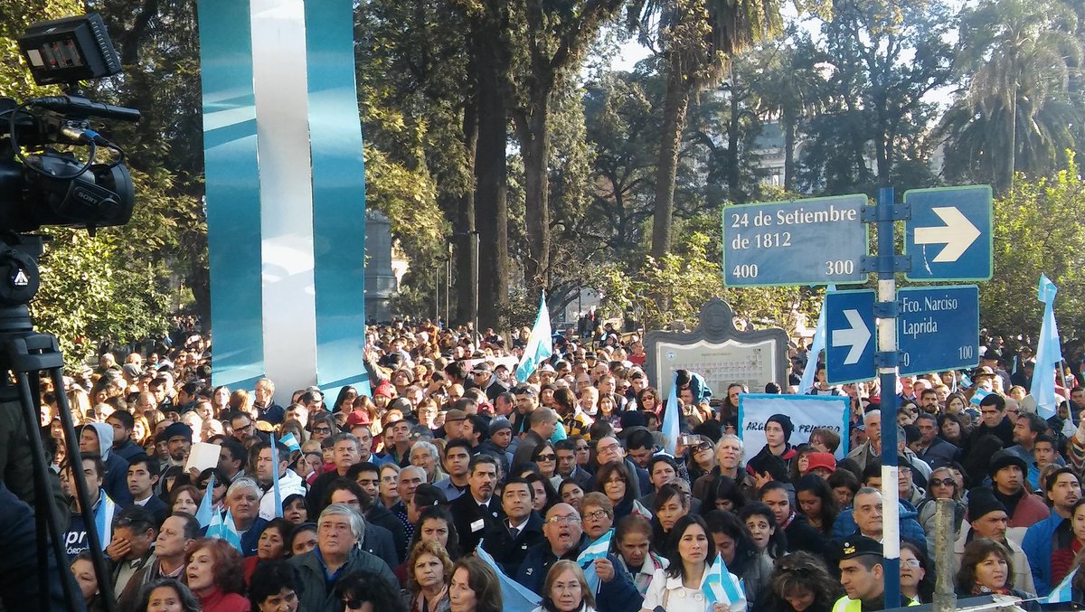 Bicentenario_16's tweet photo. Solemne Tedeum en la Catedral de Tucumán https://t.co/4lqNOUFsvO