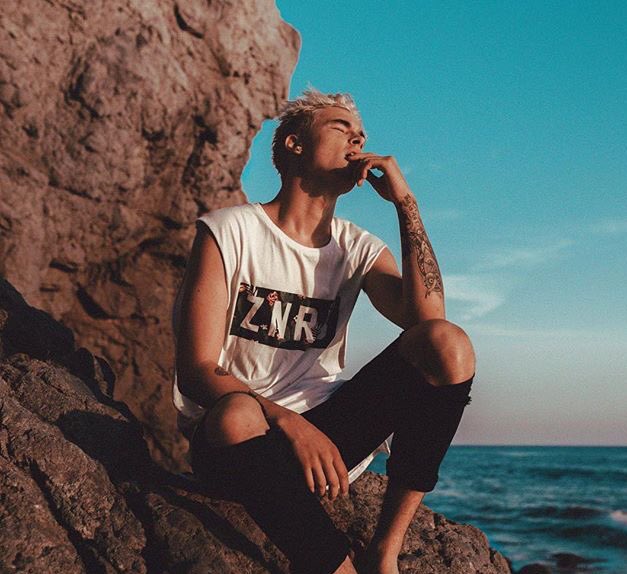 DrownedLia's tweet image. 1 RT = 1 Vote
Vote everyday!!
My #TeenChoice for #ChoiceYouTuber is @KianLawley 

RT TO HELP HIM WIN