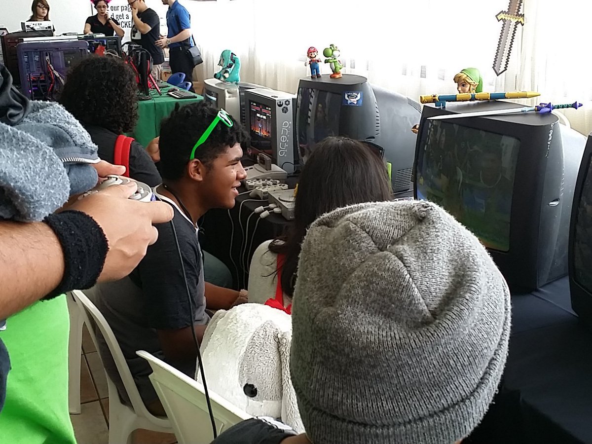 GeekZpot1's tweet image. ¡Se siente el #NerdvanaHype en Casa Cuba! #Nerdvana16 @AlejoCreativePR