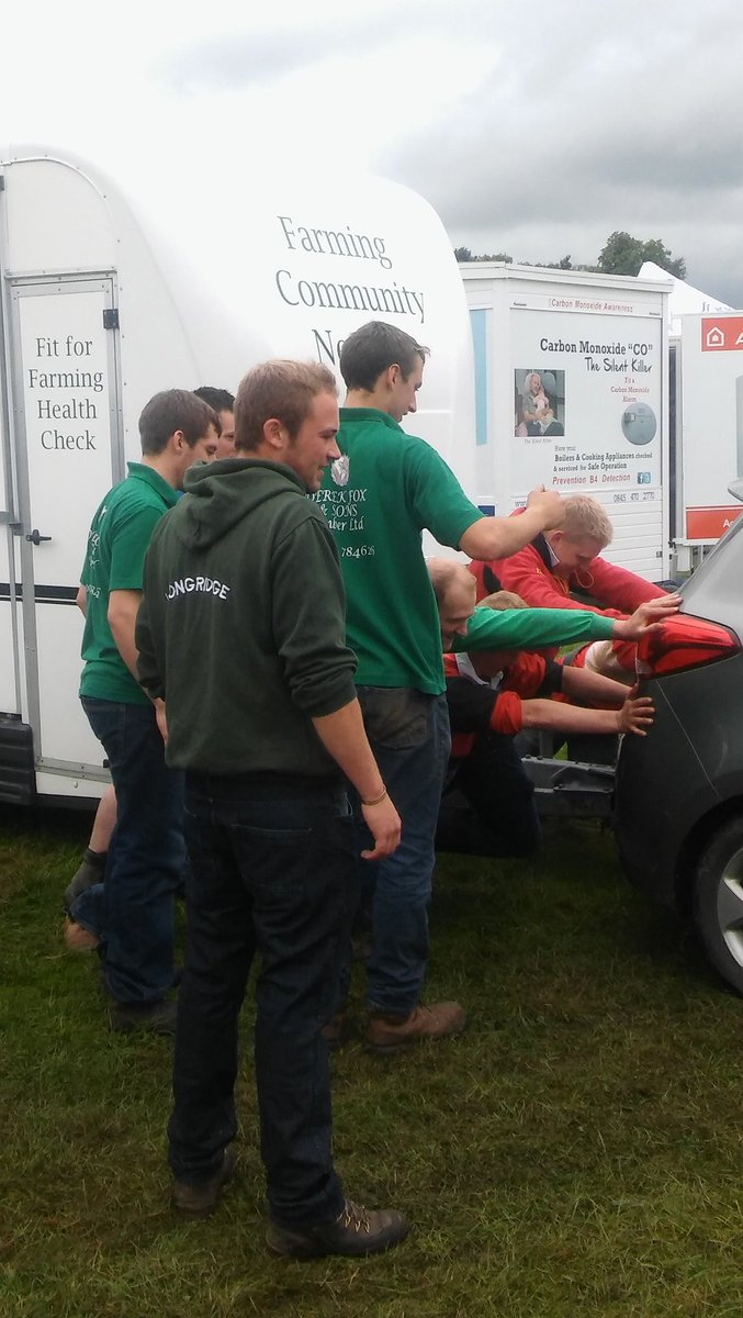 <a href="/LongridgeYFC/">Longridge YFC</a> to the rescue for @FCNinfo at Goosnargh and Longridge Show. #yfcdoitbest #farmingheros #Longridge