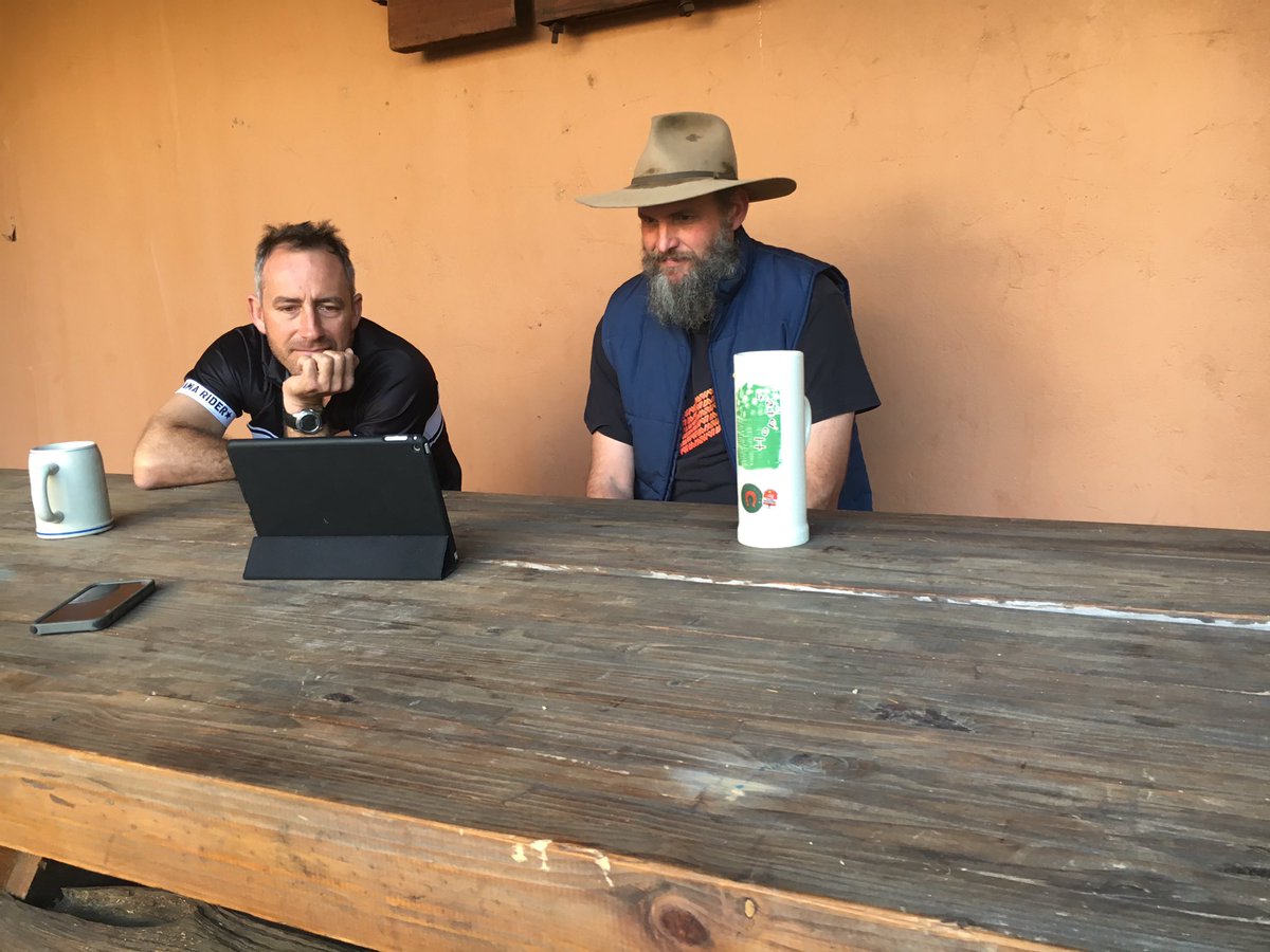 Best reward after a #ride watching the #UCIMTBWC <a href="/janschmidtborn/">Zebonkey</a> @delvera on <a href="/RedBullTV/">RedBullTV</a> #trails <a href="/AMA_Rider/">Amarider</a> #beer