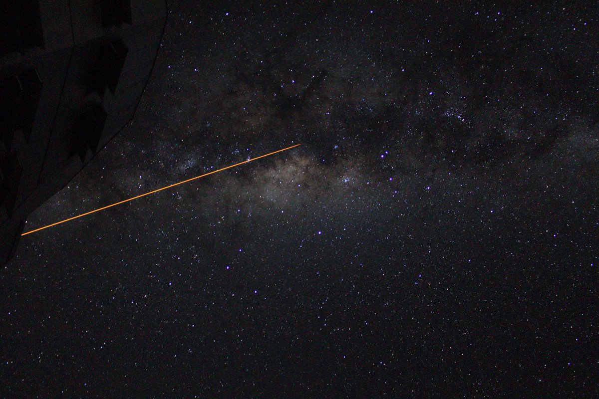 Shales11's tweet photo. Final night at #ESO #VLT ! Seeing both laser on UT4 and the Galactic centre?! What an incredible experience. 🌌 https://t.co/gH44itekXo