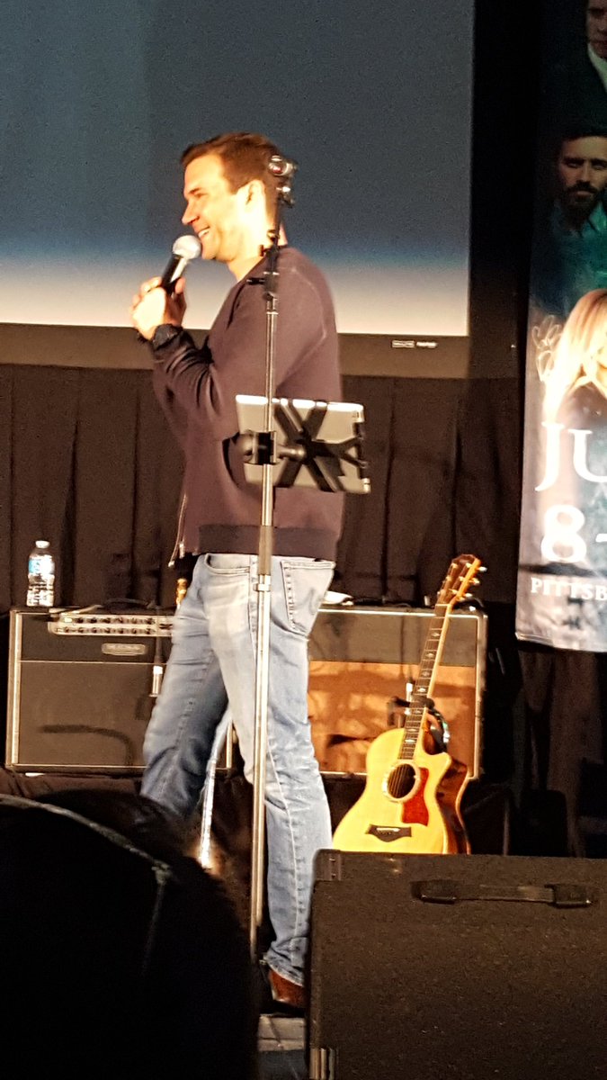 FangasmSPN's tweet photo. .@GilMcKinney : it's hard to act with @JensenAckles.  You get lost in his dreamy eyes. #PittCon #understandable https://t.co/yEJSBB8dvy