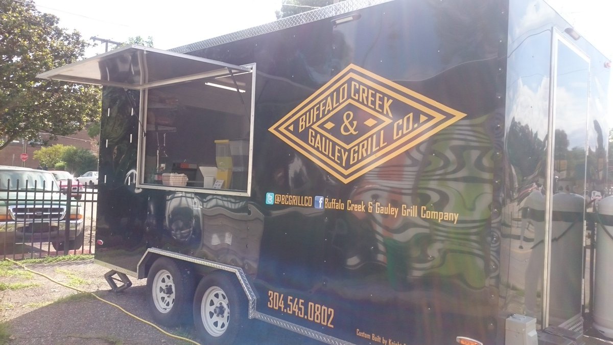 EastEndBazaar's tweet photo. 2 fantastic food vendors 4 your lunch fix today @ the #EEBazaar!  Plenty of other great vendors along with The Mix! https://t.co/d3MdpFHTIM