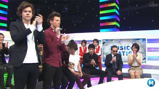 d_kotomii's tweet photo. 1DがMステ出た時と今回の5Hほぼ同い年か1Dの方がお兄さんだったかわからんけどこの落ち着きの差なwww

じっとしてられませんね笑。 https://t.co/s55pf5SuIC