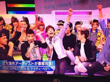d_kotomii's tweet photo. 1DがMステ出た時と今回の5Hほぼ同い年か1Dの方がお兄さんだったかわからんけどこの落ち着きの差なwww

じっとしてられませんね笑。 https://t.co/s55pf5SuIC