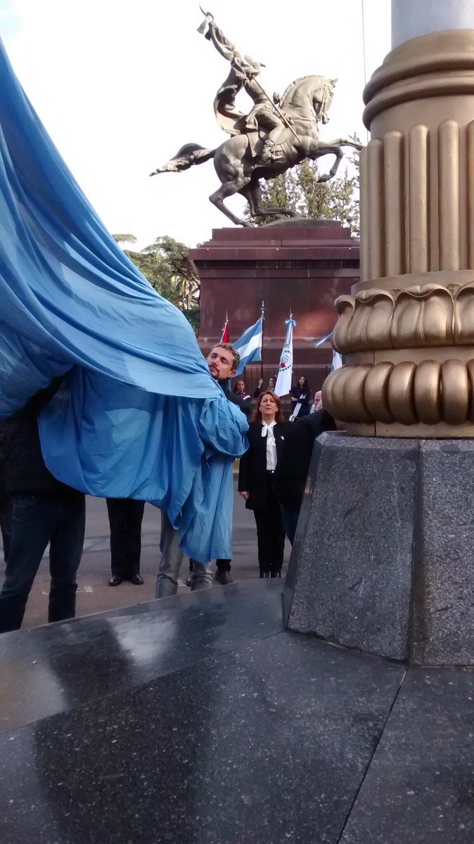 ClaraGarcia_SF's tweet photo. Revolucionaria gesta de Belgrano, que en #Rosario nos dió Bandera. Ya germinaba la Independencia #Bicentenario https://t.co/XsGH1Db3Vz