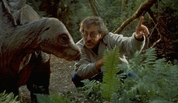 CineParodias's tweet photo. Spielberg. https://t.co/r0HSeov3Sa