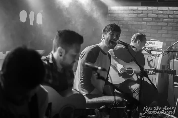 Kelgrade's tweet photo. Few pics from the #Versive acoustic show last week! :) Was good craic! https://t.co/fXmQU0v5zR