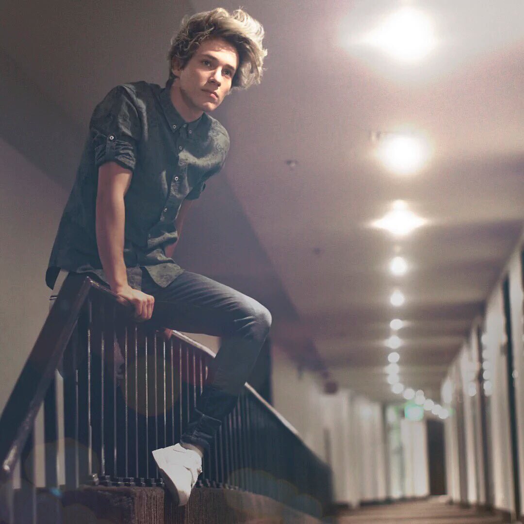 ixmpeace's tweet photo. ¿Cantante o modelo? Nunca lo sabremos #CD9 #JosCanelaTrendy #CD9video #IFeelAlive #KCAMexico https://t.co/jROi7GSGwo