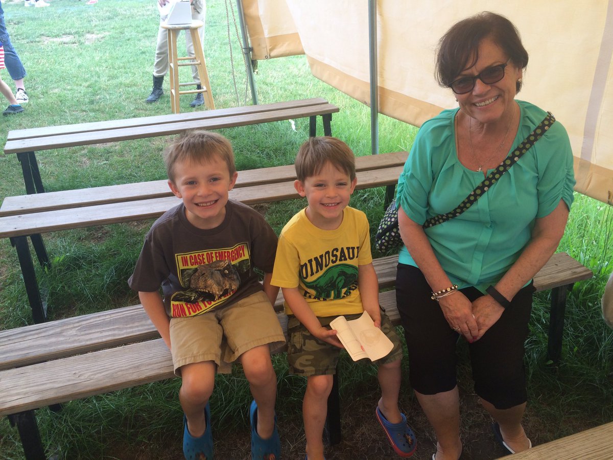 MommyUnj's tweet image. We all ready to learn about the #oceans of Kansas @Jerseysaurus! #marinefossils #hosted #dinosaurs