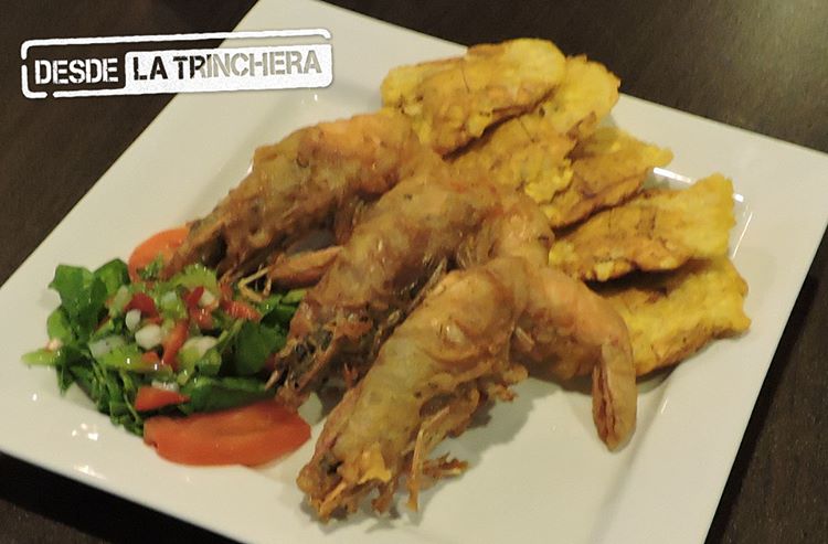 Disfruta de nuestros ricos LANGOSTINOS APANADOS acompañados de patacones y ensalada Griega tan sólo $13.00 +itbms