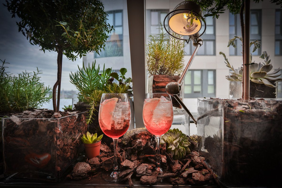 It's the weekend! Celebrate in true style with a glass or two of <a href="/AperolSpritzUK/">Aperol Spritz</a>! Perfection 👌