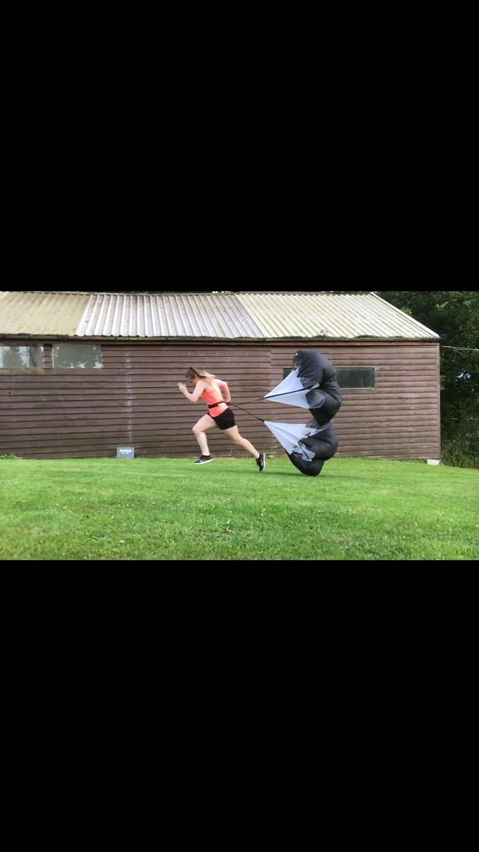 natalieaslim's tweet image. #preseasonfitness #parachuterun #ladderwork #workhardplayhard @MariaWarman_ @cheetham66 @boxingfitnessiv