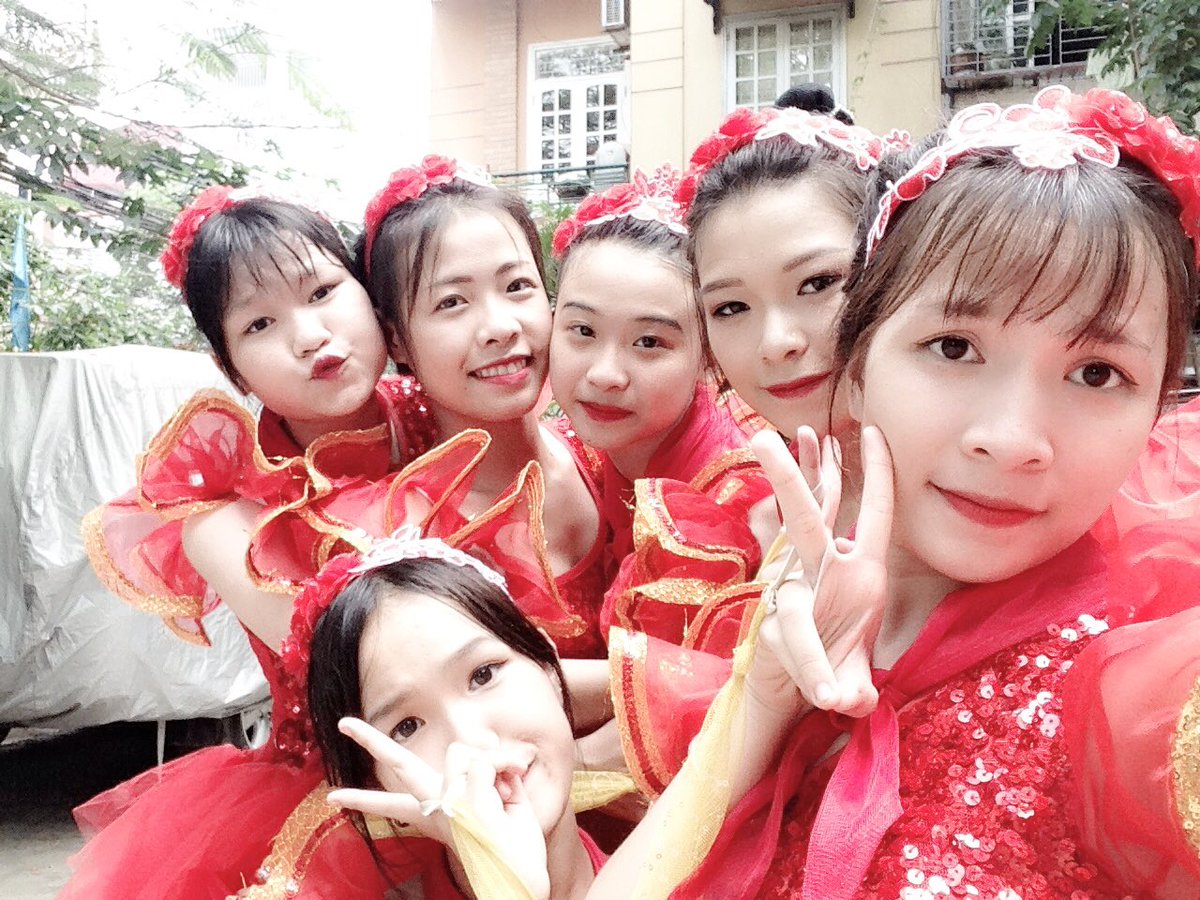 Cherrymeows's tweet photo. The last year 😢 i will miss you guys 😭 #shh2016 #dance #partner https://t.co/jiz5yFCvR4